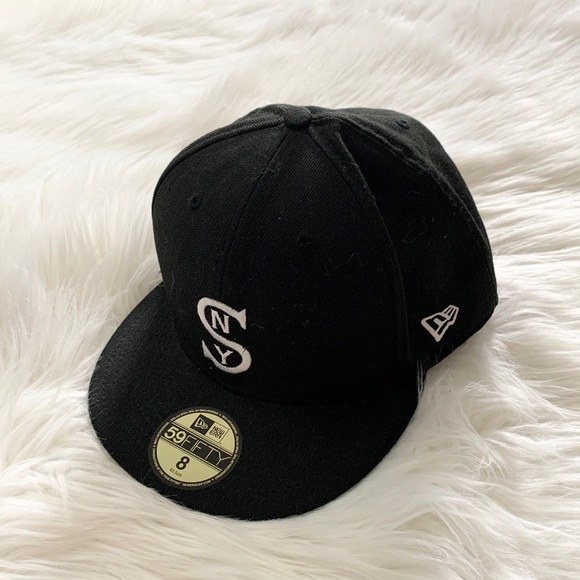 supreme hat black and white